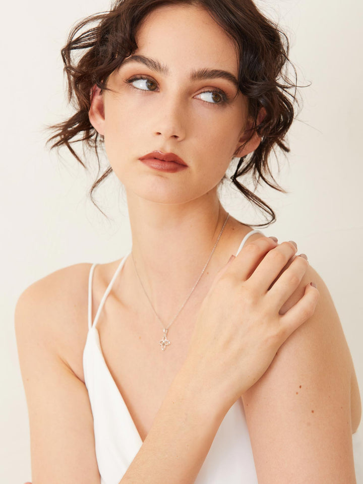 0.31ct プラチナ シグネチャー ネックレス装着