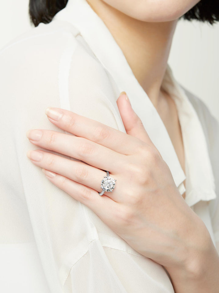 3.01ct プラチナ 4つ爪 ソリティア リング 装着