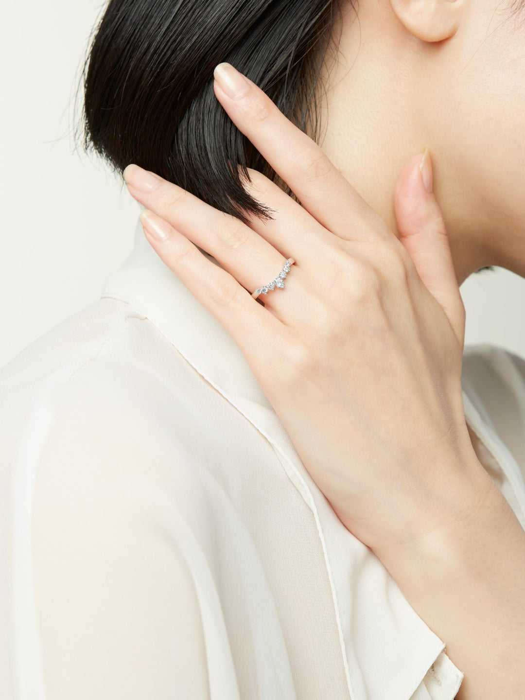 0.48ct プラチナ Vライン リング 装着