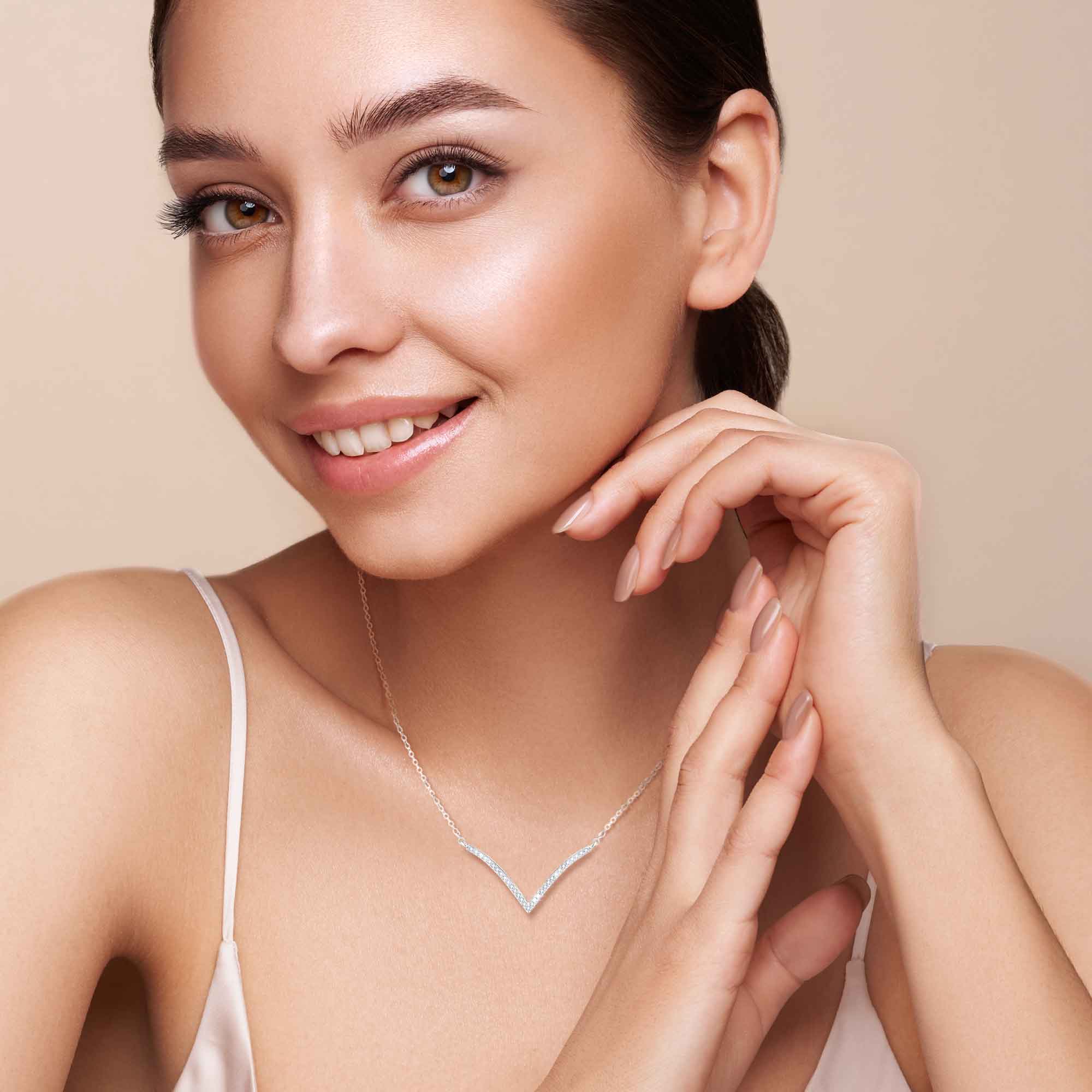 0.24ct モアサナイト Vライン パヴェ ネックレス シルバー925 | NEXT