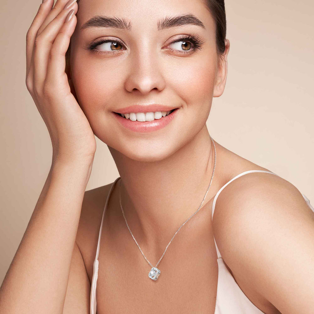 0.99ct モアサナイト フラワー ソリティア ネックレス シルバー925 装着