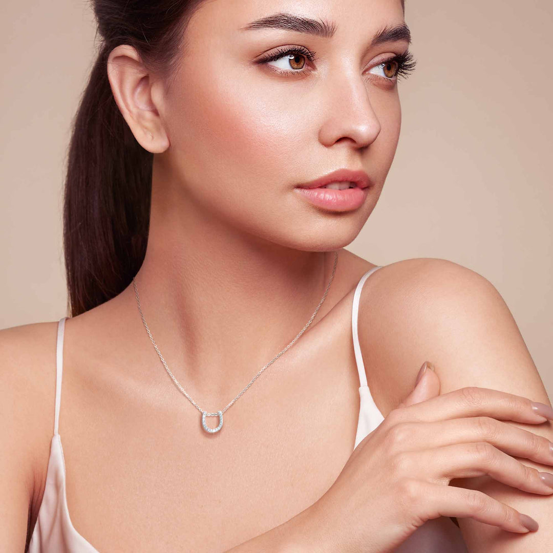 0.27ct モアサナイト ホースシュー パヴェ ネックレス シルバー925 　装着