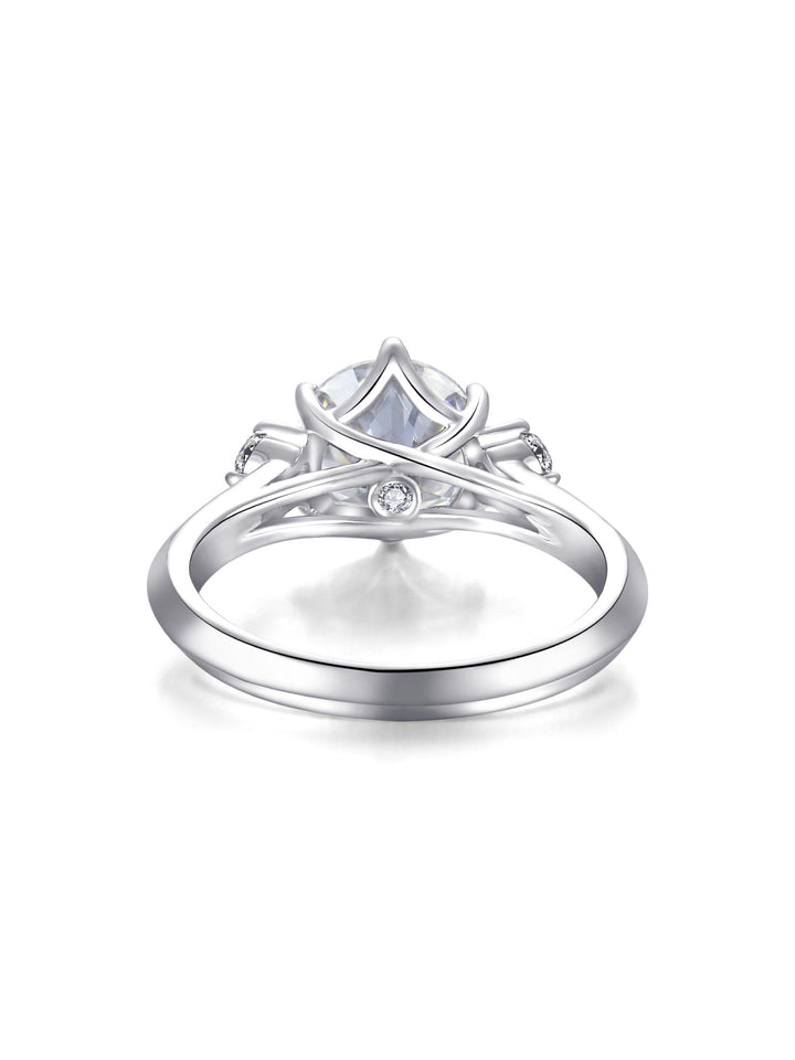 2.215ct プラチナ 6つ爪 3ストーン リング